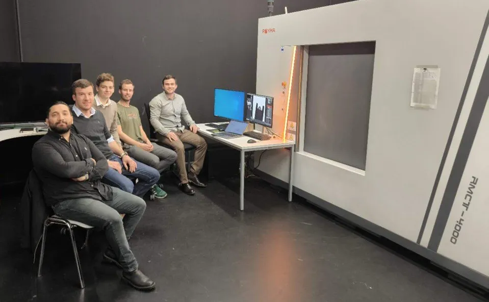 The Royma Europe CT team at the system in Garbsen